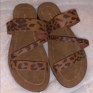 💕Madden Girl Sandals with 2 blender sponges💕